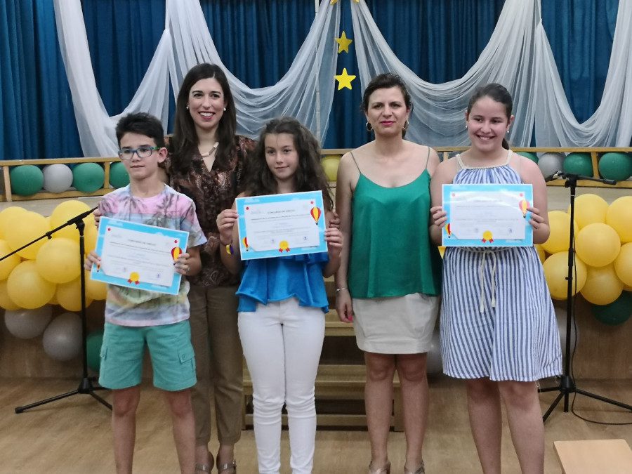 Teresa Alonso, con los ganadores categoria alevín