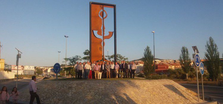 El nuevo monumento al Velón de Lucena viste ya a nuestra ciudad