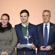 Pedro Trujillo recibe el primer premio en el Concurso de Ideas para el Velón de Lucena