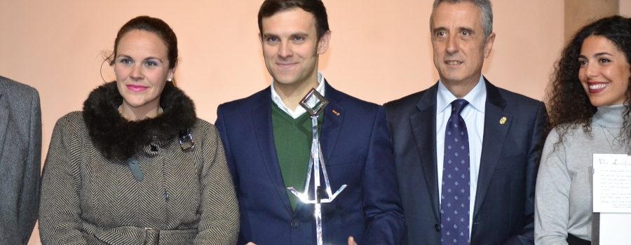 Pedro Trujillo recibe el primer premio en el Concurso de Ideas para el Velón de Lucena