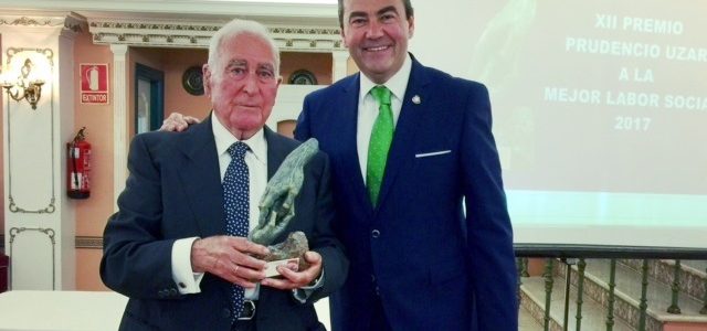 José Santiago Vargas recibe el XII Premio Prudencio Uzar por la mejor labor social en 2017
