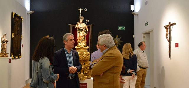 Pinturas, esculturas y tesoros patrimoniales se descubren en la Exposición de la Cofradía de la Aurora durante el mes de Mayo