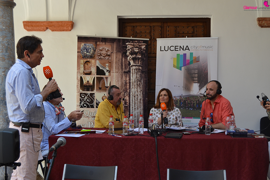 Rafa Cremades de Canal Sur Radio emite su programa desde el Palacio de los Condes de Santa Ana