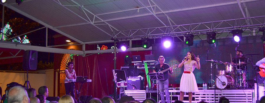 Nuria Fergó en concierto en la Feria de San Francisco de Lucena