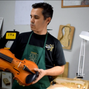 MADE IN LUCENA Fabricando violines con Molina Luthier