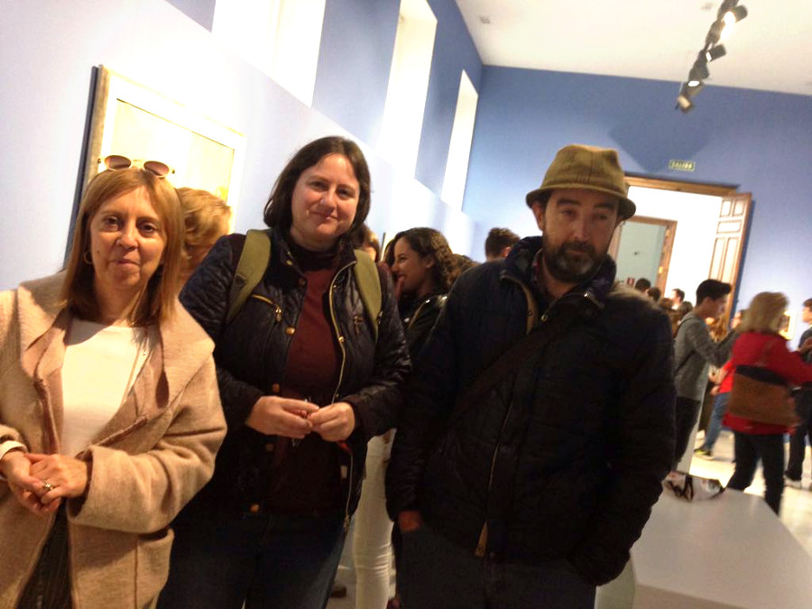 Alumnos de la Fundación Vicente Nuñez visitan la exposición “El Espejo de la Vida” con sus autores como anfitriones