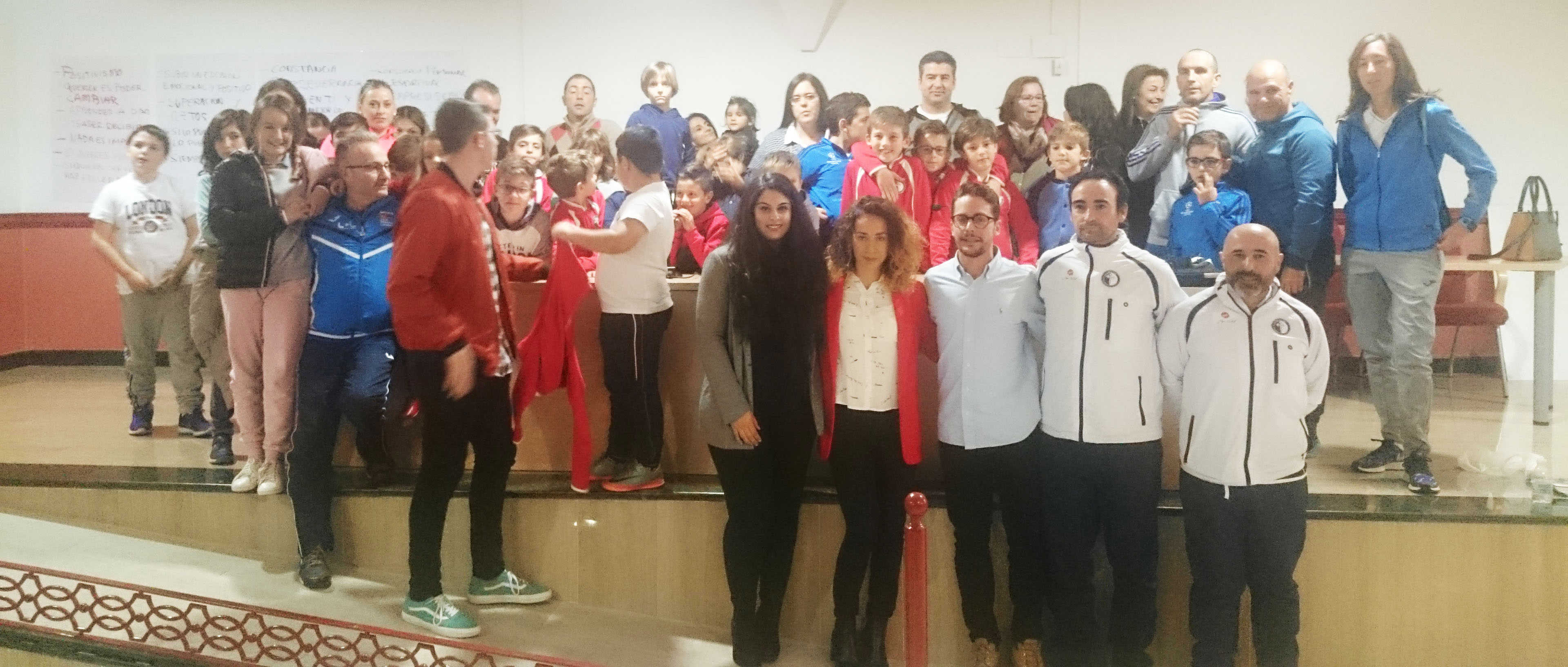Escuela de Fútbol Lucecor celebró una charla sobre nutrición para niños con la colaboración de Clínica Gauss