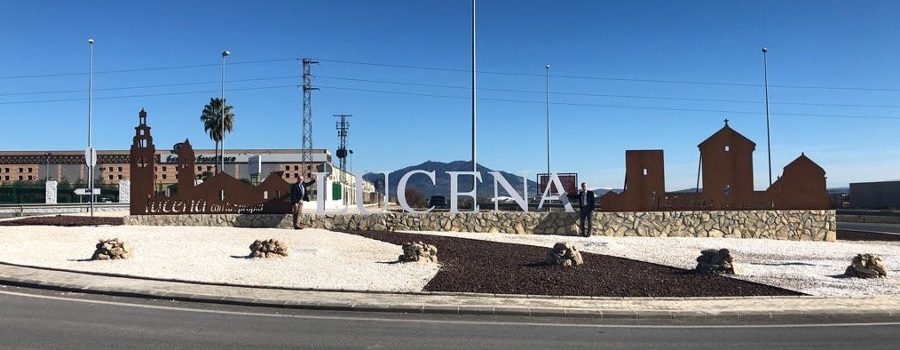 El Ayuntamiento de Lucena mejora la imagen de acceso a la ciudad desde la entrada A-45