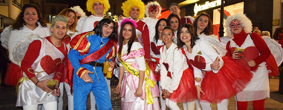 Noche de Carnaval y fantasía en el Pasacalles de Lucena 2018