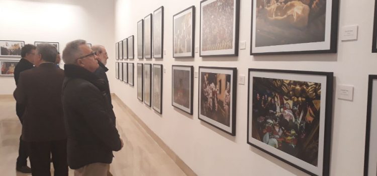 La exposición ‘Pasos y Misterios’ muestra la Semana Santa lucentina en Sevilla