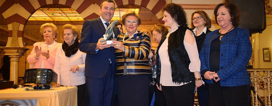 La Asociación “Mujeres en Igualdad” recibe el XIII Premio Prudencio Uzar  de la Cofradía del Valle