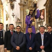 La Cofradía del Cristo del Valle realiza un besapié extraordinario con su titiular recién restaurado