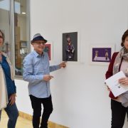 El artista Paco Abril expone “Collages” y realiza talleres para niños en la Biblioteca Municipal