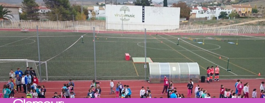 El Ayuntamiento de Lucena adjudica la sustitución del césped artificial del campo de fútbol en 119.000 euros