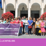 El Ayuntamiento de Lucena lee un manifiesto en repulsa por el asesinato de violencia machista en Rute