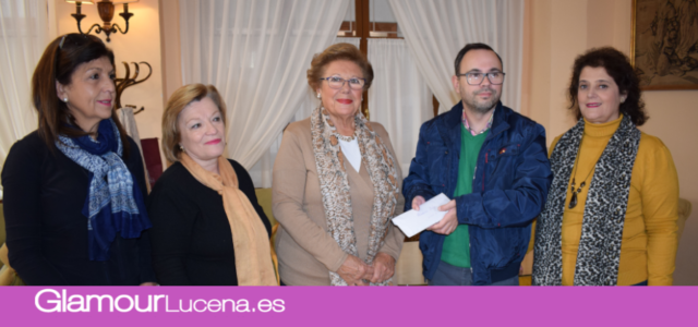 Mujeres en Igualdad hace entrega a AMFE un donativo 1.150 Euros recaudado en su almuerzo benéfico