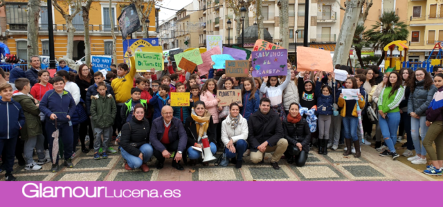 Un centenar de personas protagoniza una Marcha por el Clima en Lucena