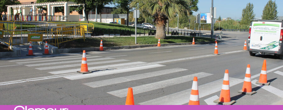 El Ayuntamiento de Lucena mejora la seguridad vial en el entorno de Quiebracarretas y la antigua caseta municipal