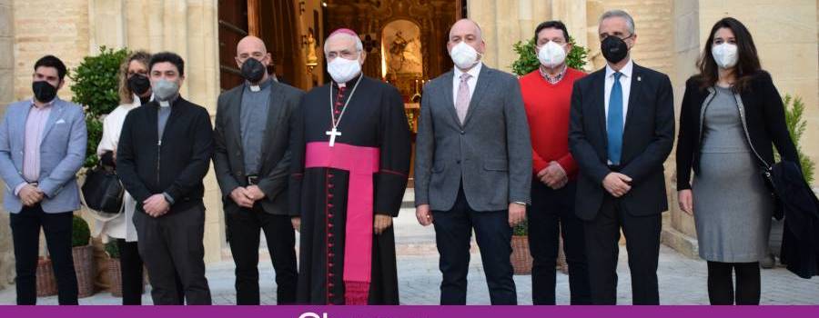 El obispo de Córdoba visita las obras de restauración de la Parroquia de Santiago Apóstol