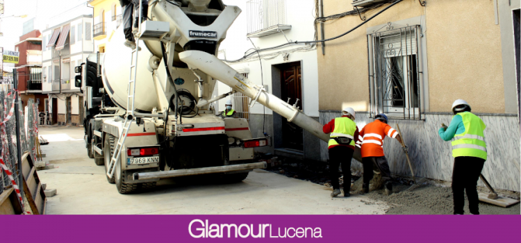 El Ayuntamiento de Lucena amplía la reurbanización de la calle Álamos hasta la calle Peñuelas