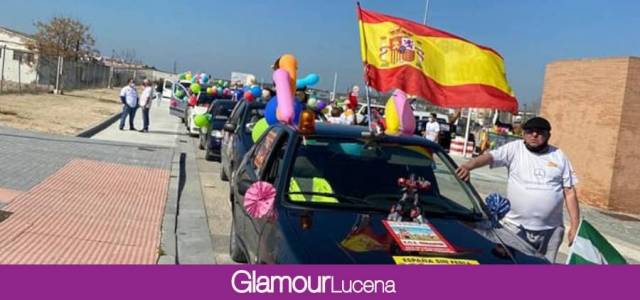 El movimiento S.O.S. La Feria se muere se manifestó este Sábado con un centenar de vehículos por las calles de Lucena