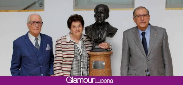 Un busto de Bibiano Palma Garzón preside la Biblioteca Pública Municipal de Lucena homenajeándolo como primer director