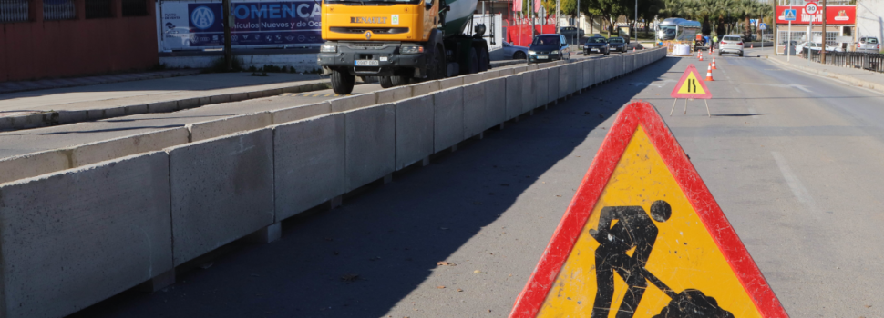 Una mediana ajardinada refuerza la seguridad vial en la avenida Miguel Cuenca Valdivia