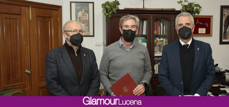 El Ayuntamiento y la Cooperativa Olivarera de Lucena firman el convenio  de colaboración para dar formación al agricultor
