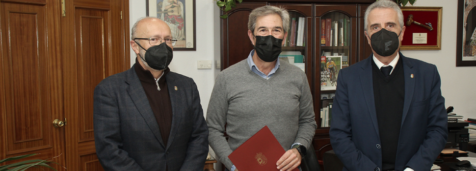 El Ayuntamiento y la Cooperativa Olivarera de Lucena firman el convenio  de colaboración para dar formación al agricultor