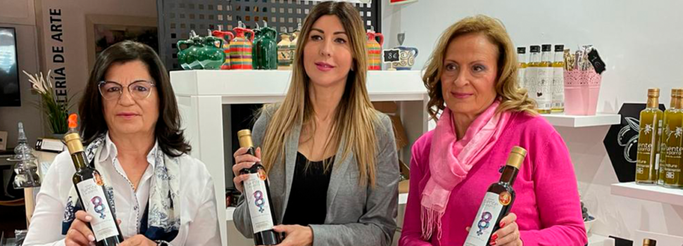 Aceites Fuente la Parra firma un convenio de colaboración con AECC Lucena elaborando una botella dedicada a la mujer con carácter benéfico