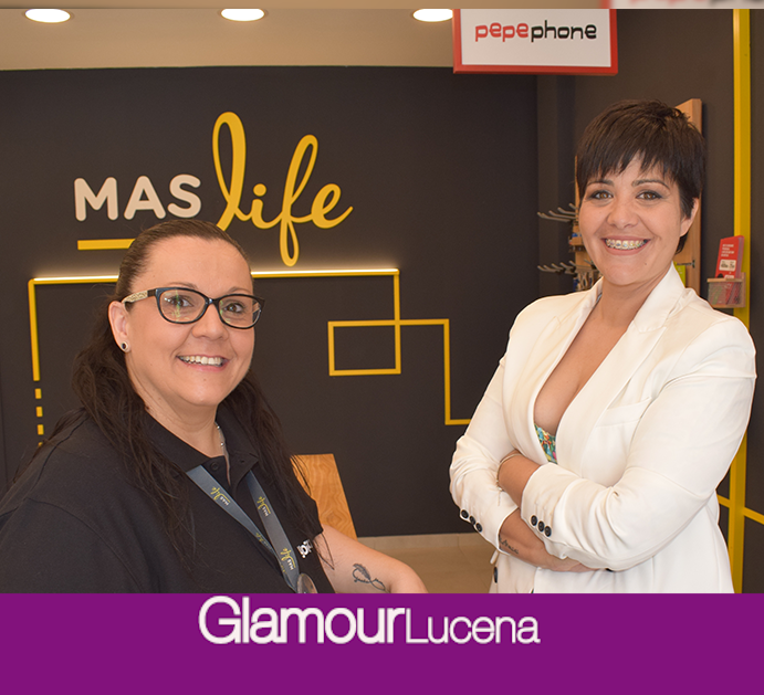 María León nos enseña la nueva tienda del Grupo Más Móvil en Lucena