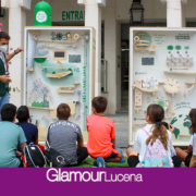La iniciativa “Tú eres la pieza clave” de Ecovidrio llega a Lucena para concienciar sobre el reciclaje de vidrio para cuidar el medioambiente