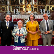 El alcalde de Lucena, Juan Pérez Guerrero, María Dolores López Cibanto y Rosario Morales Ordóñez, emblema de Oro de la Archicofradía de María Stma. de Araceli