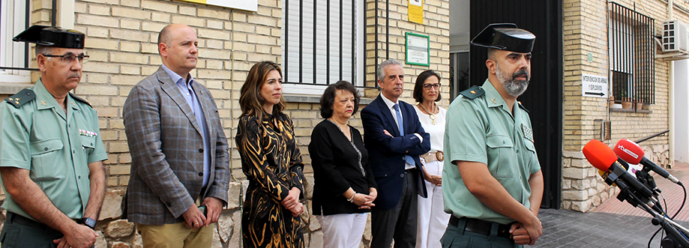 La subdelegada del Gobierno, Rafaela Valenzuela, visita las obras PFEA realizadas en el Cuartel de la Guardia Civil de Lucena