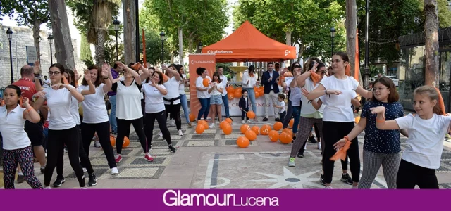 Ciudadanos Lucena cierra la campaña con un espectáculo de baile arropando al candidato Jesús López
