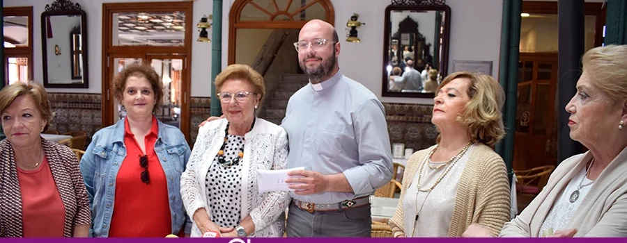 Mujeres en Igualdad hace entrega de un donativo de 3.820 para las obras de la Parroquia del Carmen