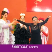 El desfile de trajes de flamenca de Araceli Hidalgo viste el Circulo Lucentino de flecos y volantes espectaculares