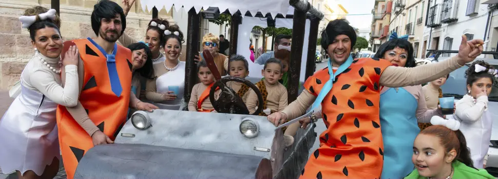 Alegría y fantasía en el gran Pasacalles de Carnaval Lucena 2024