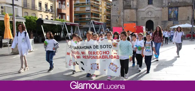 Unos 800 escolares protagonizan la I Marcha por la Salud en Lucena
