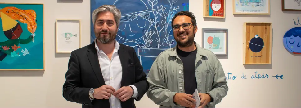 Cisco Espinar estrena la exposición “Azul Prusia” con sonidos, pinturas e ilustraciones en torno a una casa de  grandes dimensiones