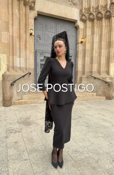 vestido de mantilla con cintura con volante