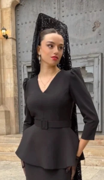 vestido de mantilla con volante