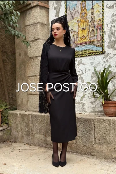 vestido de mantilla plisado a un lado