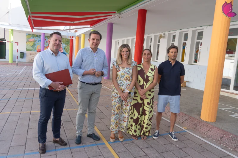 Alcalde de Lucena Aurelio Fernández en la vuelta al colegio en el CEIP Barahona de Soto